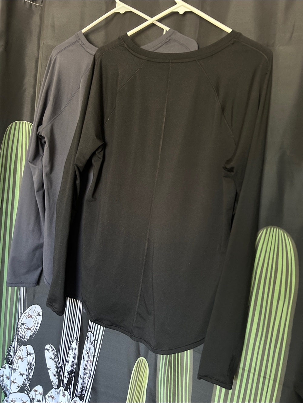2 All In Motion Women’s Long Sleeve Tees Size Large - Picture 4 of 9